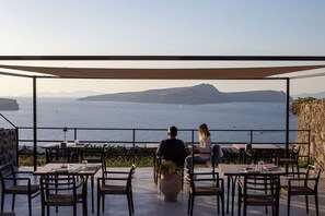 Free daily buffet breakfast  - Coco-Mat Hotel Santorini (Santorini)