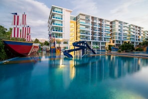 Outdoor pool - Cozy 3BR Family Condo in Hua Hin Free Water Park Walk to Beach and Cicada Market (Hua Hin)