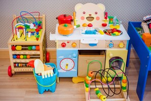 Children’s area - Cozy 3BR Family Condo in Hua Hin Free Water Park Walk to Beach and Cicada Market (Hua Hin)