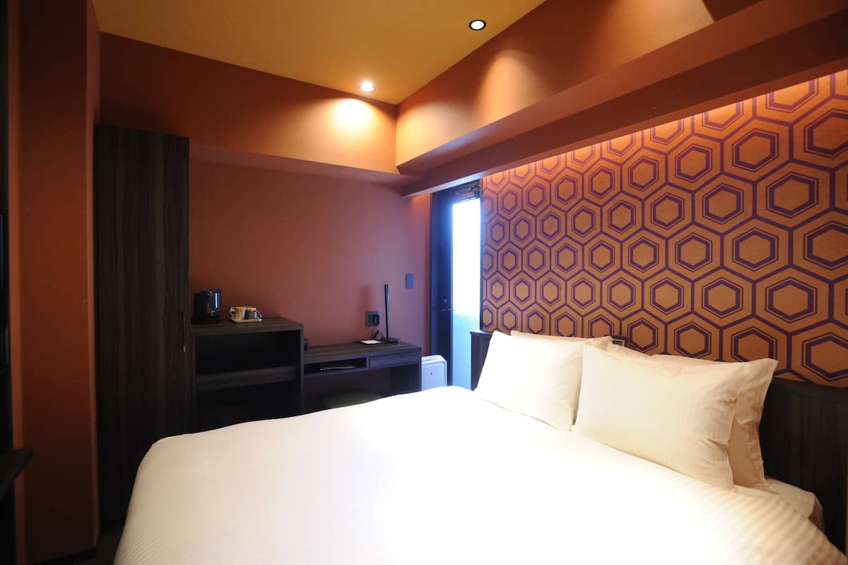 Quarto casal | Frigobar, cofres nos quartos, individualmente decorados, escrivaninha