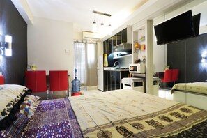 Skrivebord, wi-fi (inkludert) og sengetøy