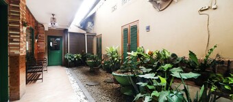 โรงแรมอัลมานดา