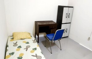 Desk, free WiFi - Kabin Kapsule UI Depok - Male Only (Jakarta)