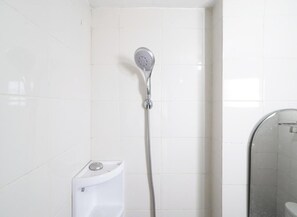 Habitación, 2 habitaciones | Baño | Regadera y toallas