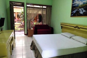 Deluxe Double Room | Desk, free WiFi, bed sheets - Hotel Bandung Permai (Bandung)