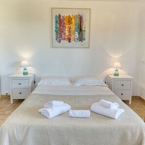 Premium bedding, pillow-top beds, cots/infant beds, rollaway beds - Motel a Puntella (L'Île-Rousse)
