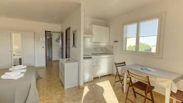 Studio, terrasse | Coin cuisine privé