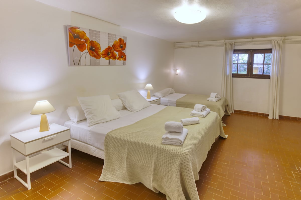 Studio (Garden) | Premium bedding, pillow-top beds, cots/infant beds, rollaway beds