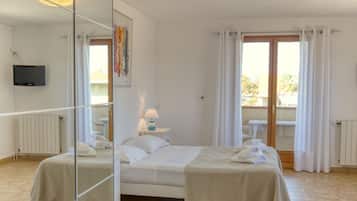 Studio, Terrace | Premium bedding, pillow-top beds, cots/infant beds, rollaway beds