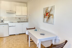 Studio, 1 queensize-seng | Sengetøy av topp kvalitet, senger med overmadrass og barnesenger