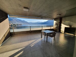 Outdoor dining - AmazingLakeView **** (Locarno)