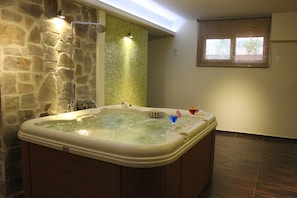 Indoor spa tub