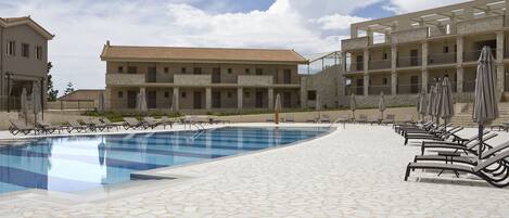 Hồ bơi ngoài trời