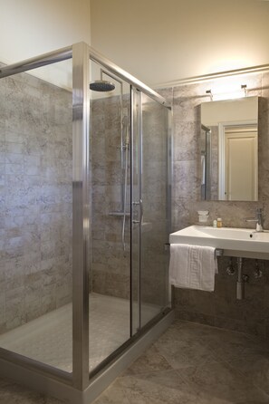 Premium Double or Twin Room | Bathroom shower - The Magnolia Resort - Adults Only (Kefalonia)