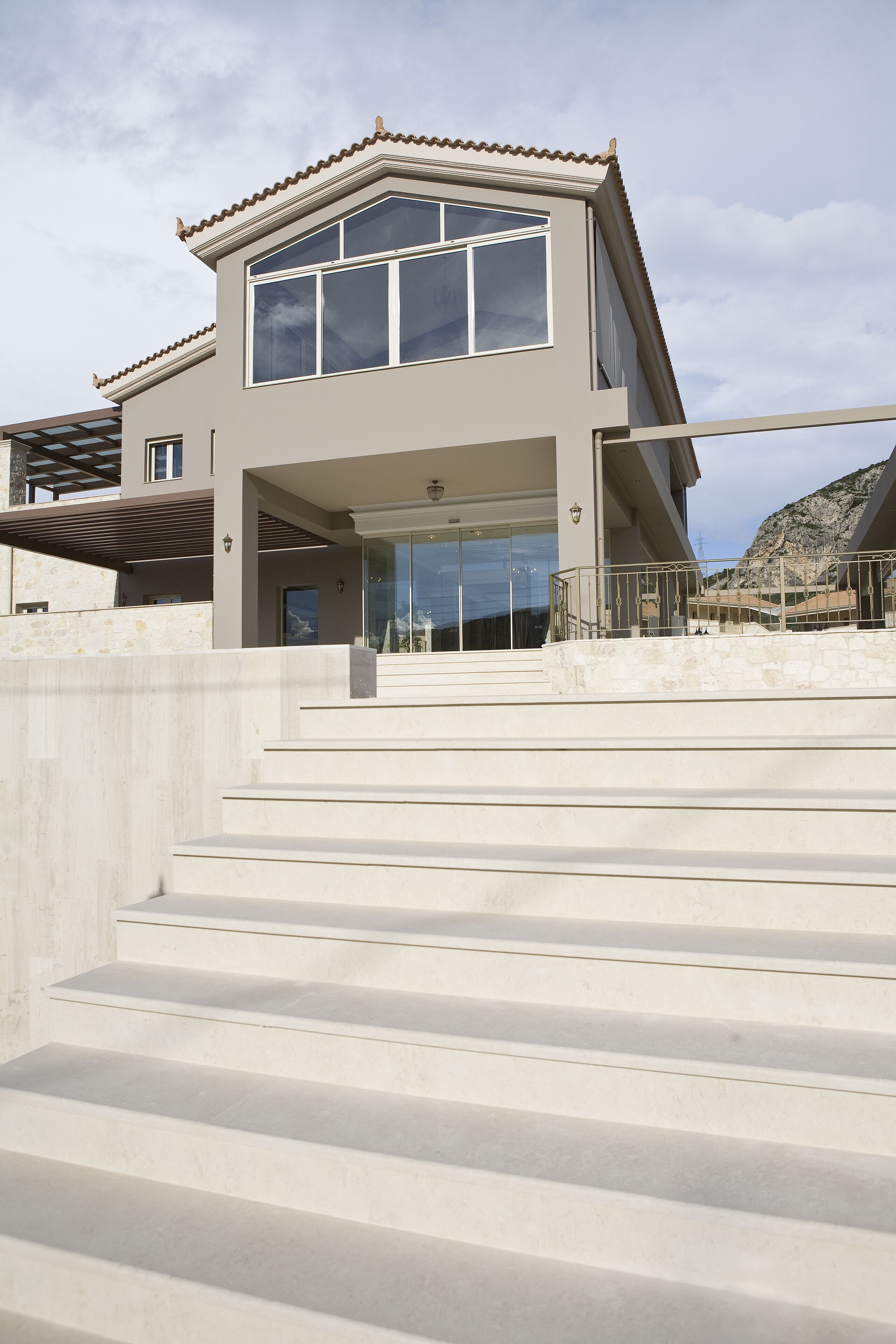 Vista frontal de la propiedad