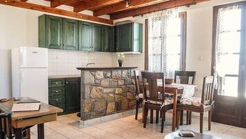 Chalet, 3 Bedrooms | Private kitchenette | Fridge, cookware/dishes/utensils