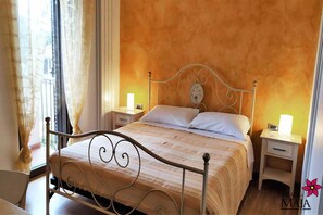 1 Schlafzimmer, Zimmersafe, Schreibtisch, Reisekinderbett