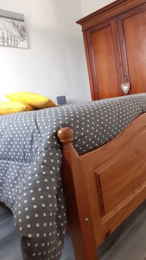 2 chambres, fer et planche à repasser