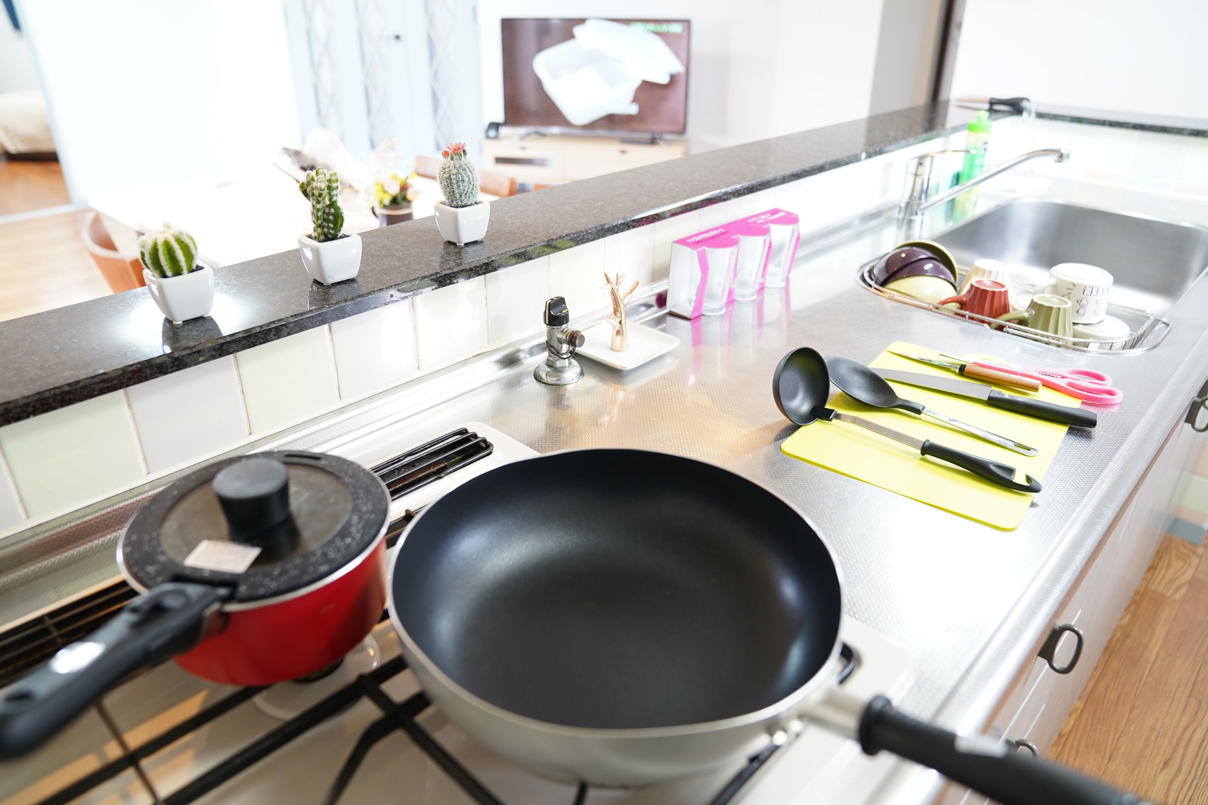 冷蔵庫、電子レンジ、コンロ、電気ポット