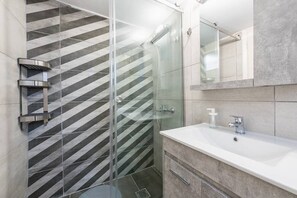 Apartment | Bathroom