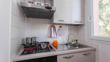 Familienapartment, 1 Schlafzimmer | Eigene Kochnische | Kühlschrank, Mikrowelle, Herdplatte, Wasserkocher