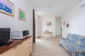 Family Apartment, 1 Bedroom | Living area | Flat-screen TV - Residence Jamaica (Cervia)