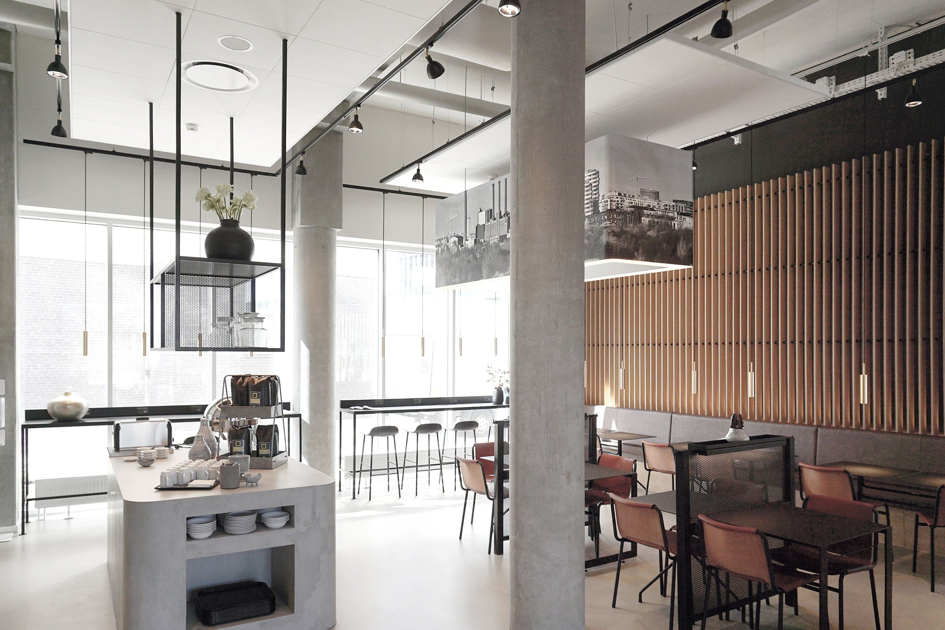 daily buffet breakfast (dkk 139 per person)