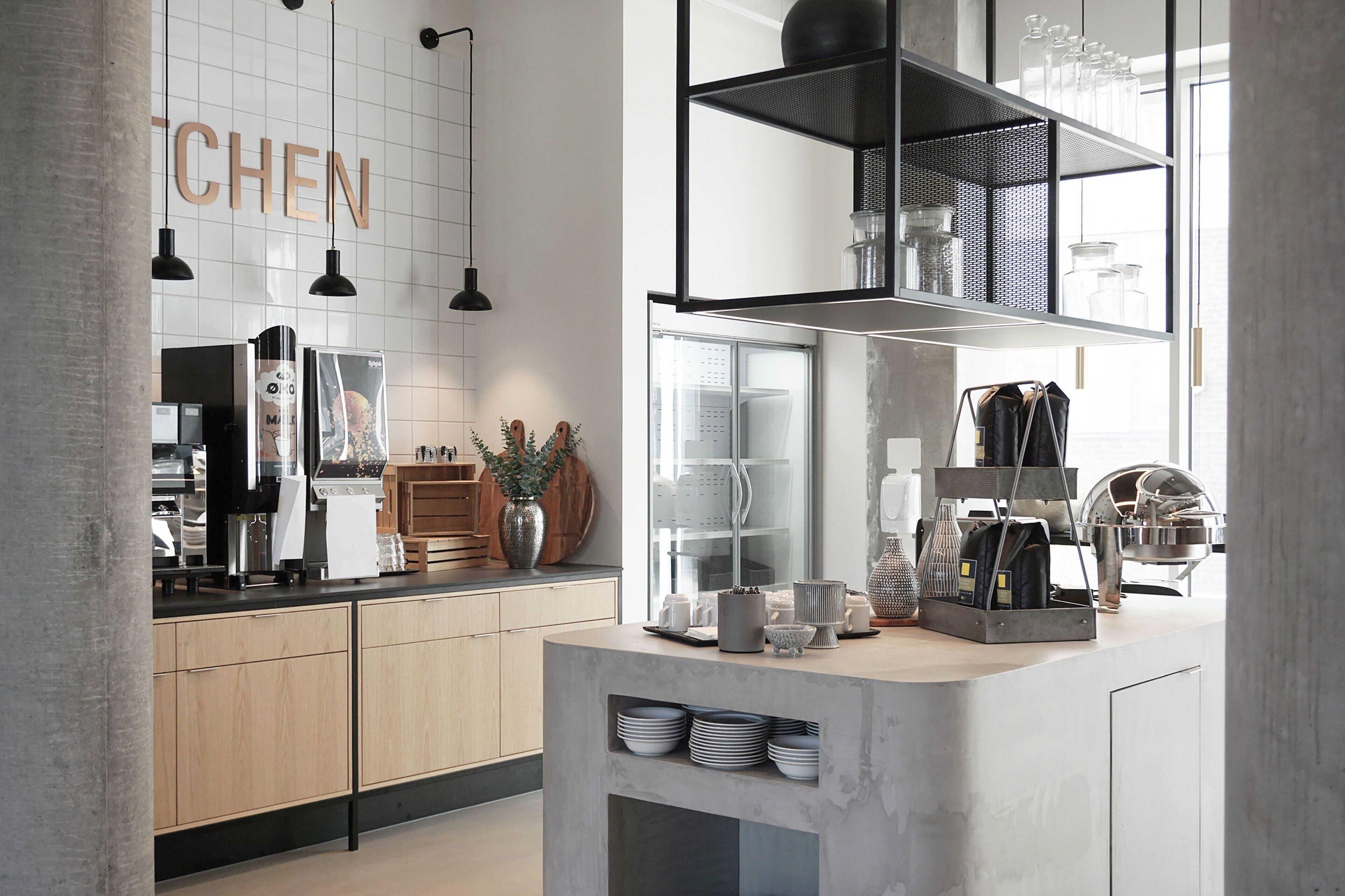 daily buffet breakfast (dkk 139 per person)