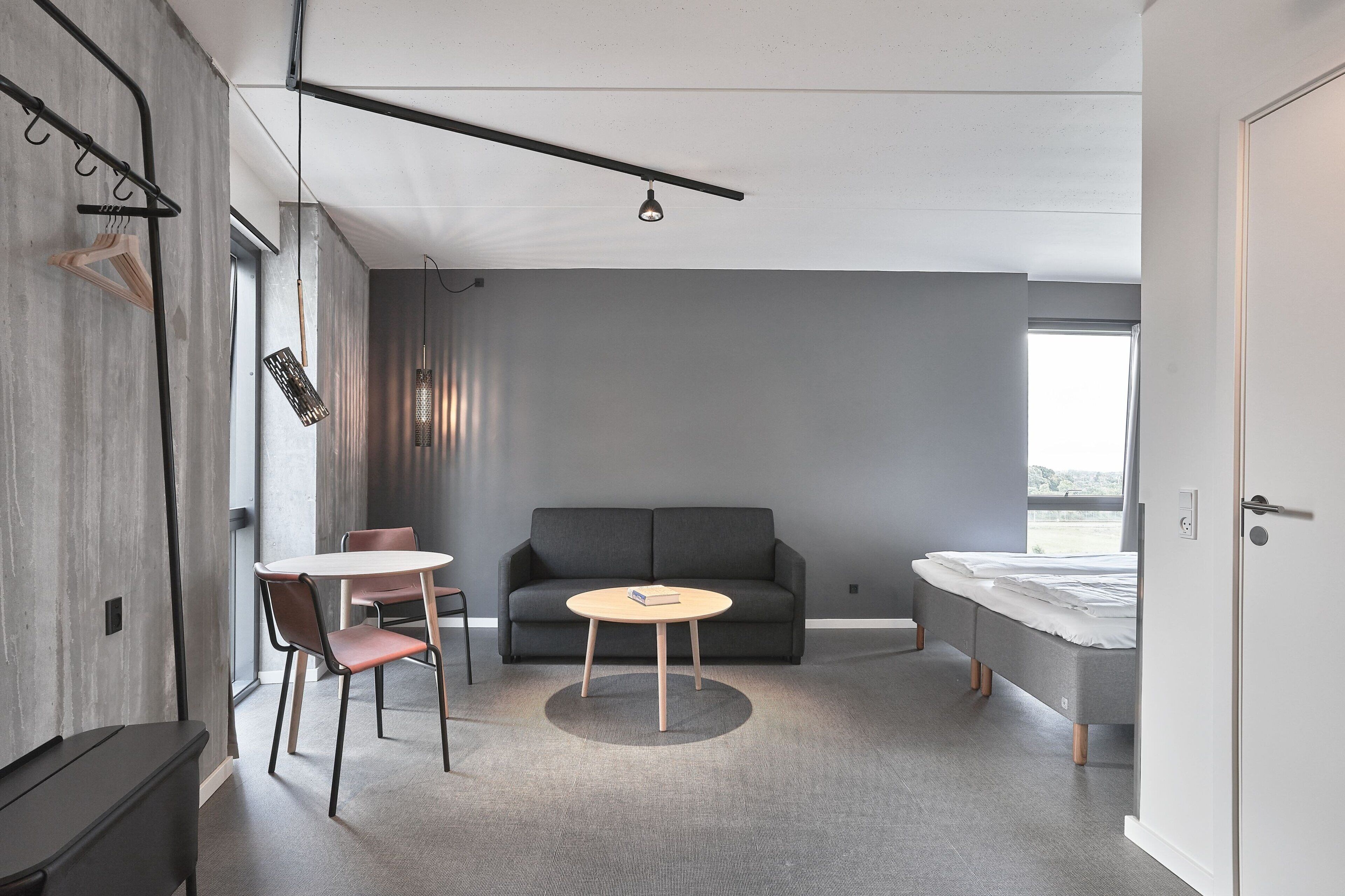 1 bedroom, hypo-allergenic bedding, desk, blackout curtains