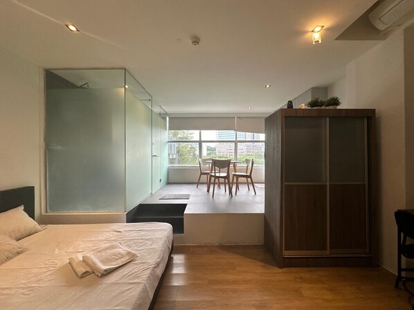 Family Studio Suite | Individually decorated, individually furnished, desk, laptop workspace - International Service Apartments (Singapore)