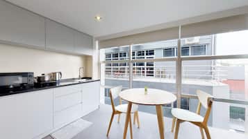 Family Studio Suite | Individually decorated, individually furnished, desk, laptop workspace