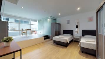 Family Studio Suite | Individually decorated, individually furnished, desk, laptop workspace