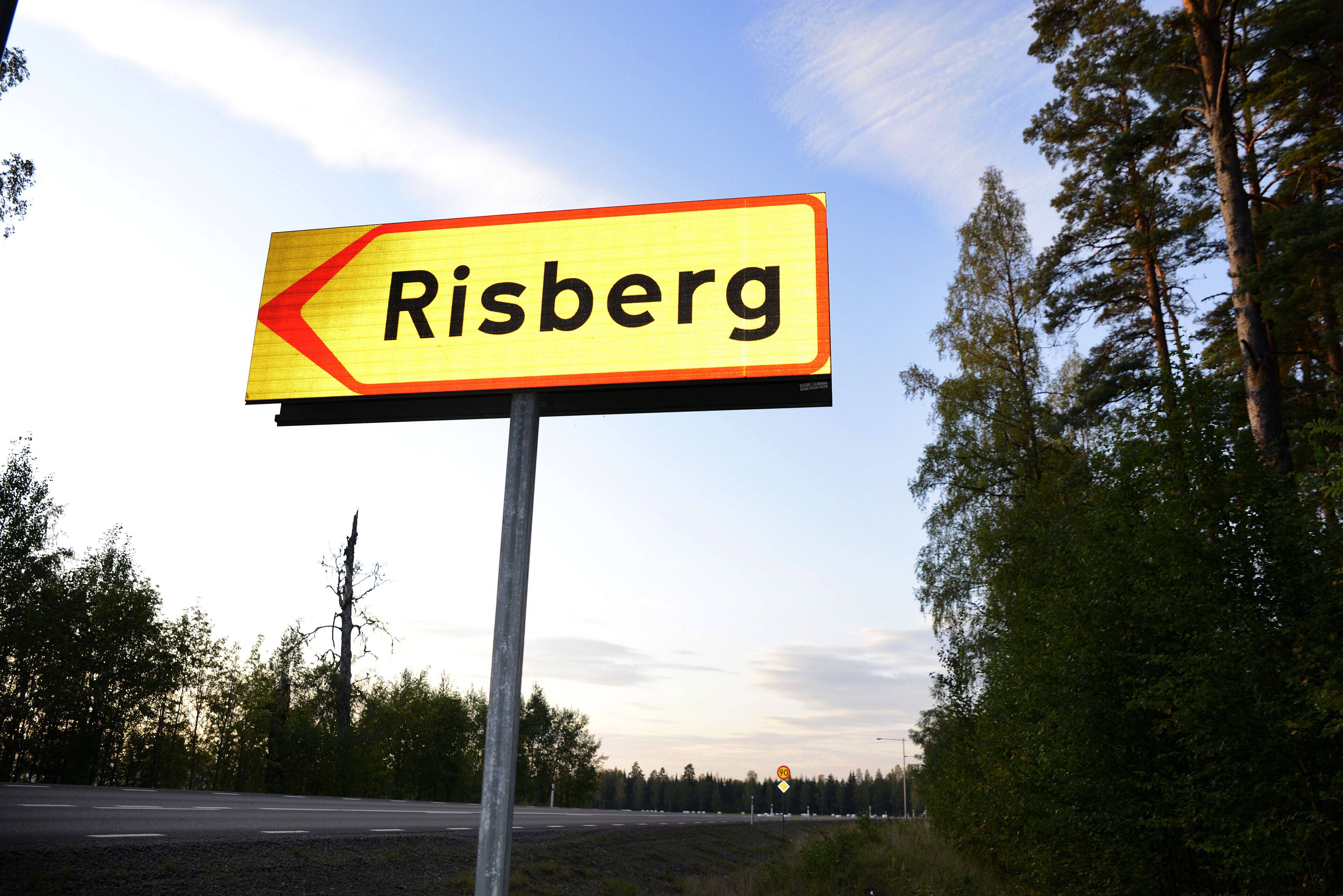 A road sign with the word "Risberg" on it.