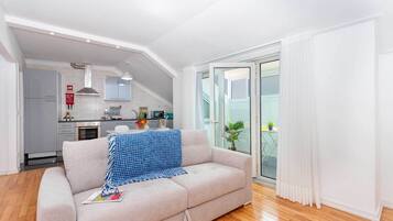 Una televisión de pantalla plana