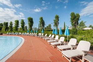 Seasonal outdoor pool