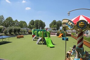 Children’s play area – outdoor