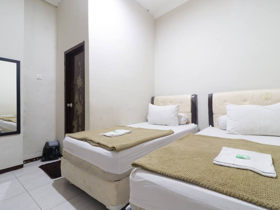 Executive Room | Desk, laptop workspace, free WiFi, bed sheets