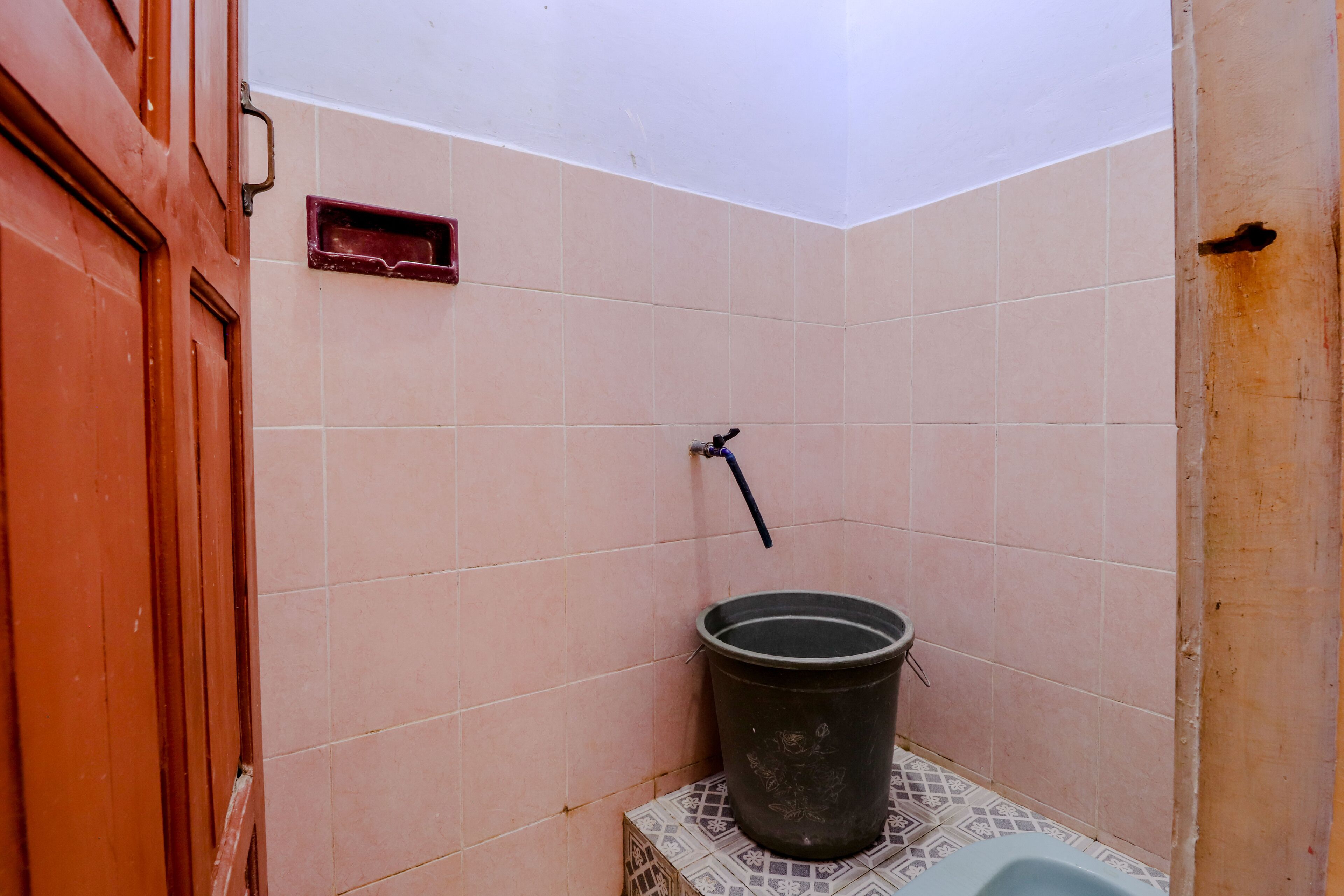 Habitación triple Deluxe | Baño | Ducha y toallas