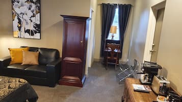 Artículos del minibar gratis y decoración personalizada