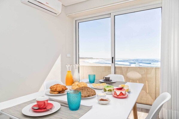 Apartment, 1 Bedroom, River View | Private kitchenette | Full-size fridge, microwave, oven, stovetop - Best Villas - Âncora (Caminha)