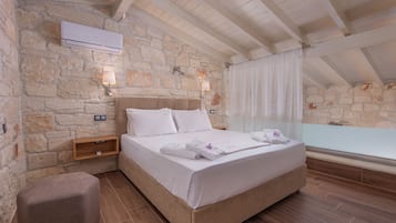 1 bedroom, premium bedding, in-room safe, desk