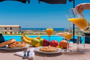 Outdoor dining - Mint Retreat Suites (Kassandra)