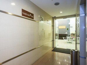 Interior entrance - Raintree Hotel (Kuala Lumpur)