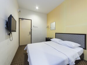Standard Queen Room, No Windows | Desk, iron/ironing board, free WiFi, bed sheets - Raintree Hotel (Kuala Lumpur)