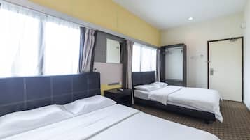 Family Quadruple Room | Desk, iron/ironing board, free WiFi, bed sheets