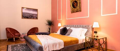 3 bedrooms, travel cot, free WiFi, bed sheets