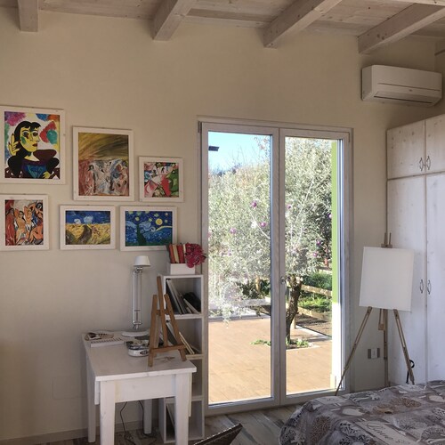 SUITE LA GINESTRA among historic olive trees