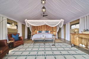 Luxury Tent | In-room safe, desk, free WiFi, bed sheets