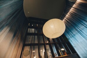 Ropa de cama de alta calidad y artículos del minibar gratis 