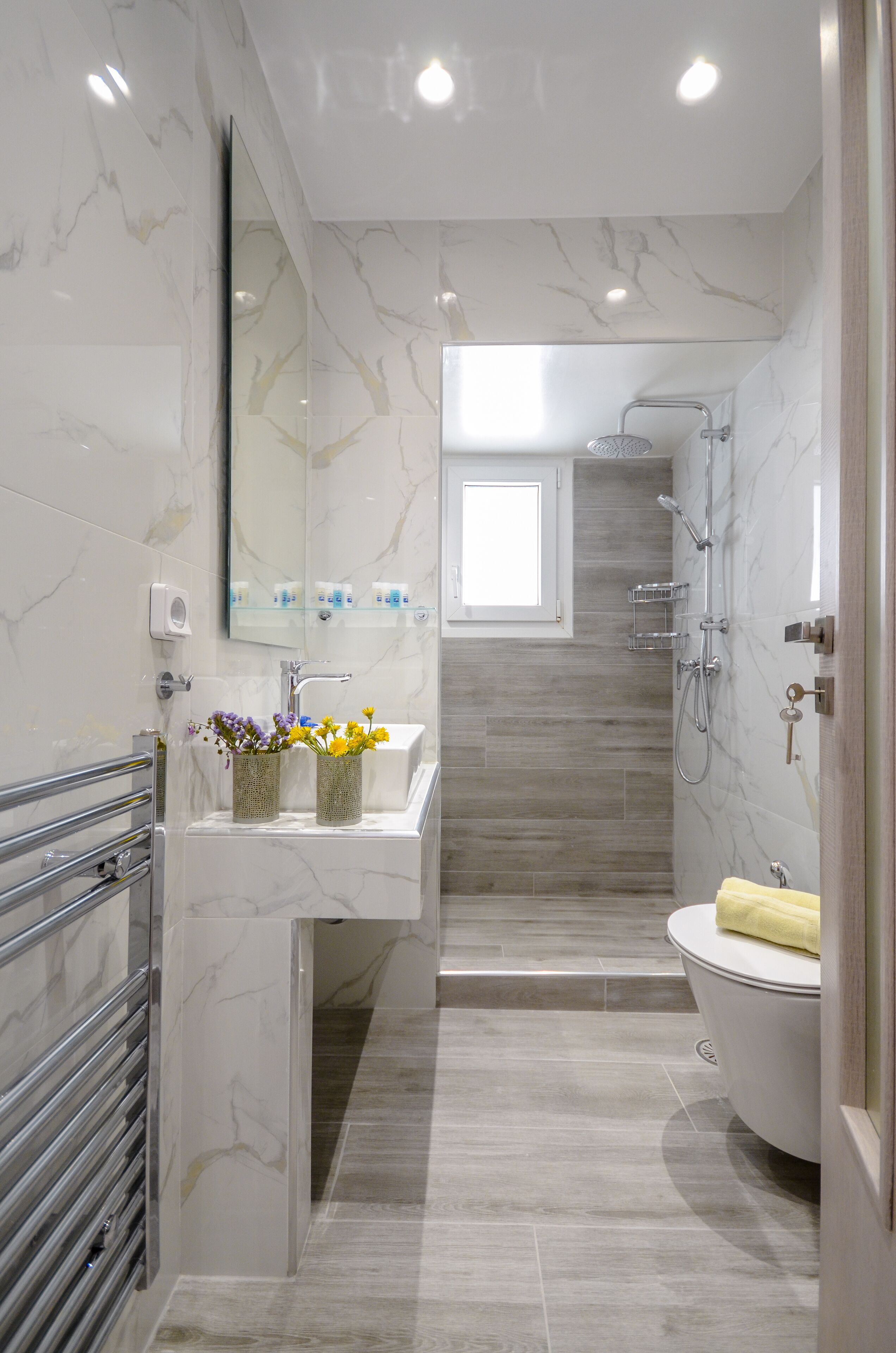 Apartment, 2 Bedrooms | Bathroom | Hair dryer, towels, toilet paper